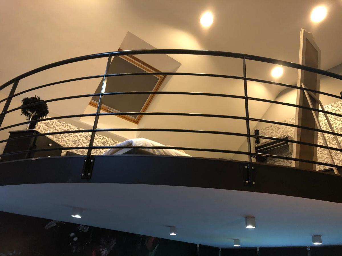 loft d Isa avec wifi netflix Lägenhet Gesves Exteriör bild