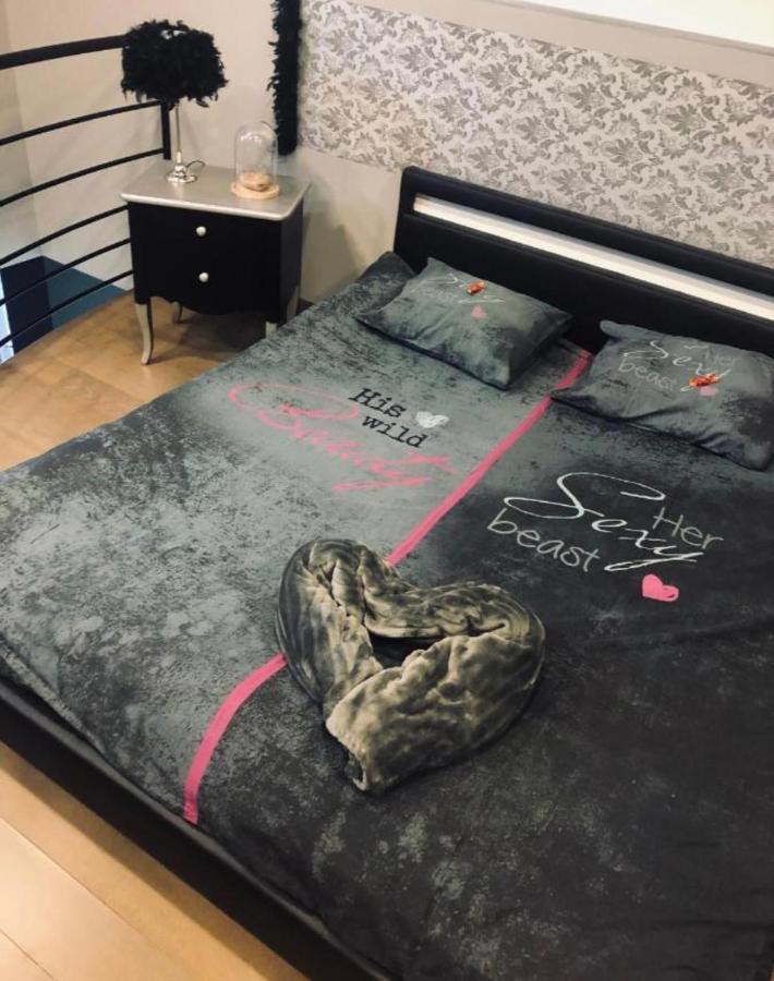 loft d Isa avec wifi netflix Lägenhet Gesves Exteriör bild