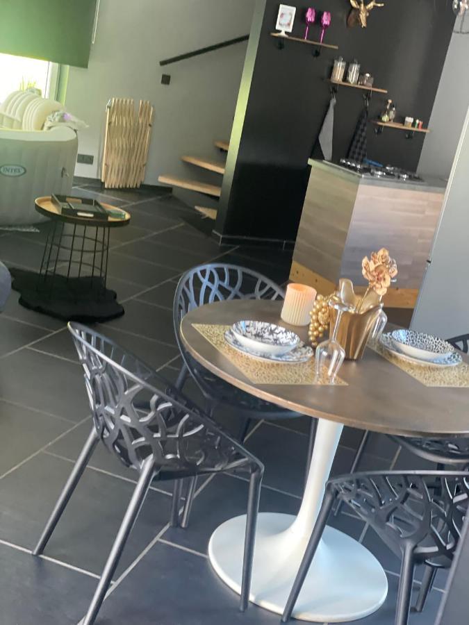 loft d Isa avec wifi netflix Lägenhet Gesves Exteriör bild