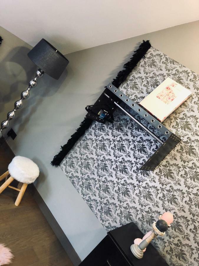 loft d Isa avec wifi netflix Lägenhet Gesves Exteriör bild