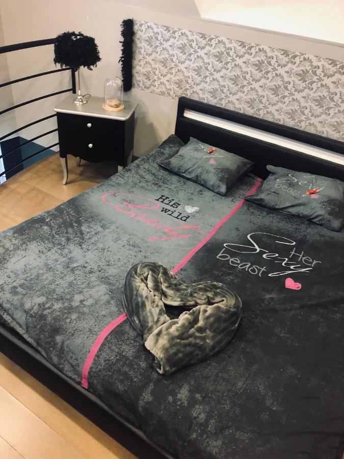 loft d Isa avec wifi netflix Lägenhet Gesves Exteriör bild